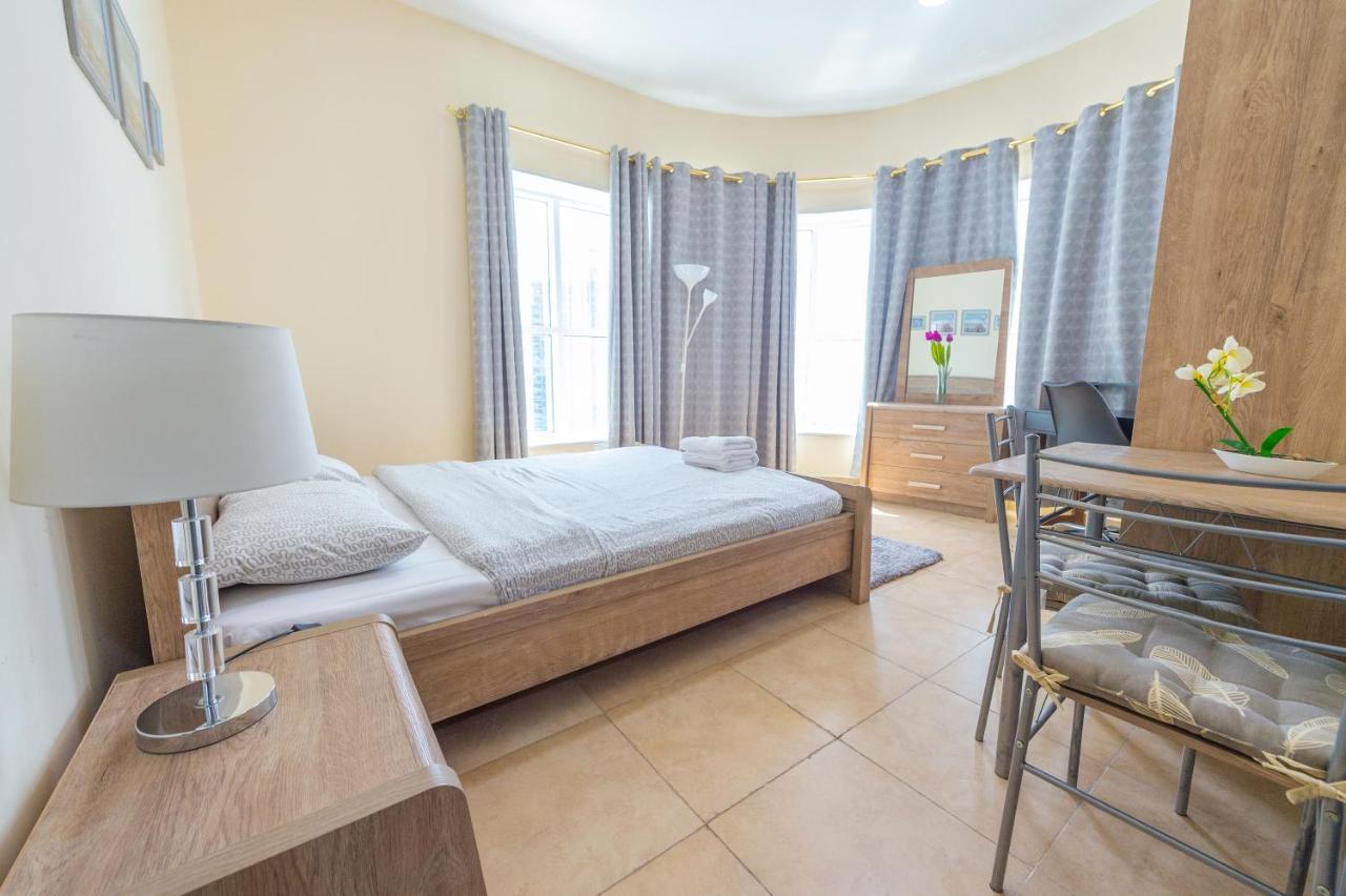 Luxury Escapes - Modern Budget Studio With Balcony In Jlt! Dubai Exterior foto